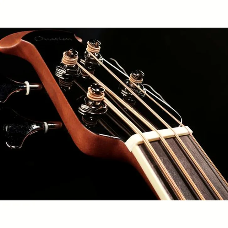 Ovation Celebrity Elite CEB44X-7C-G test och teknisk recension